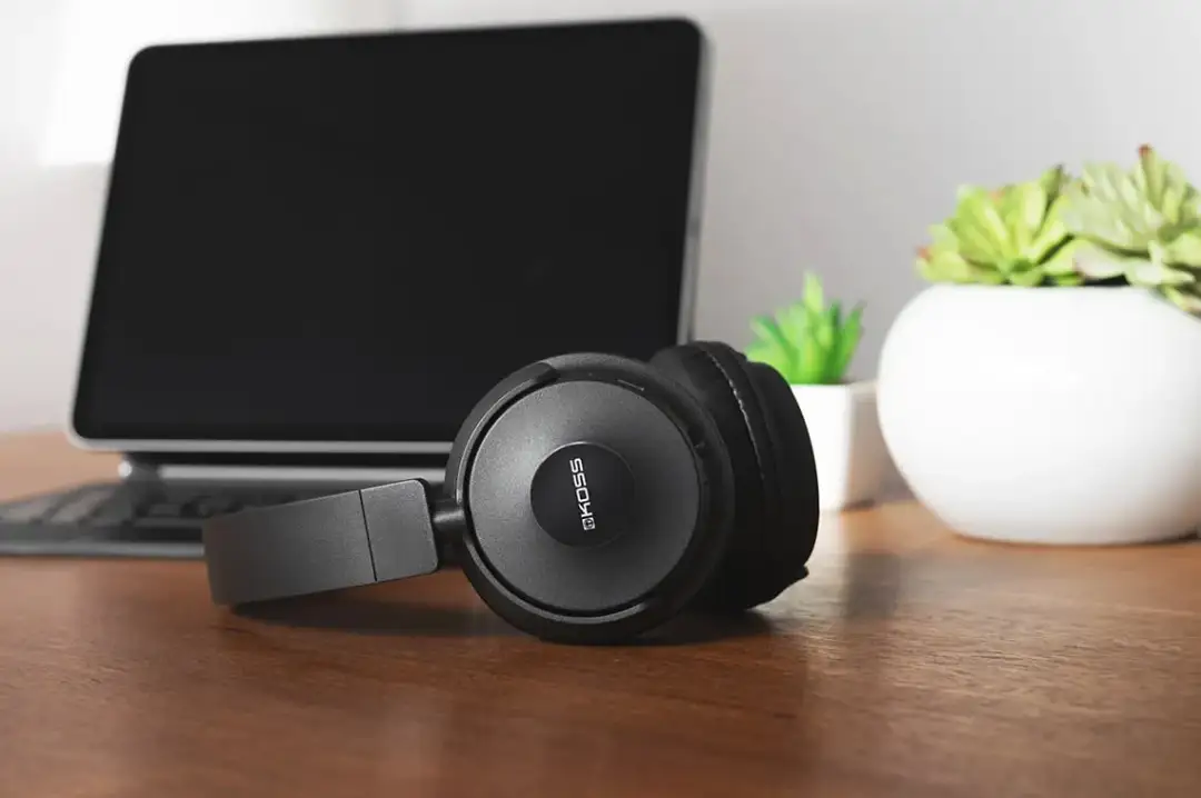 Jakie słuchawki do 200 zł - najlepsze modele, które nie rozczarują