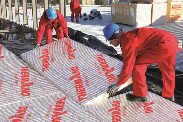 Ile ciepła ucieka przez dach i jak temu zapobiec? Sprawdź!