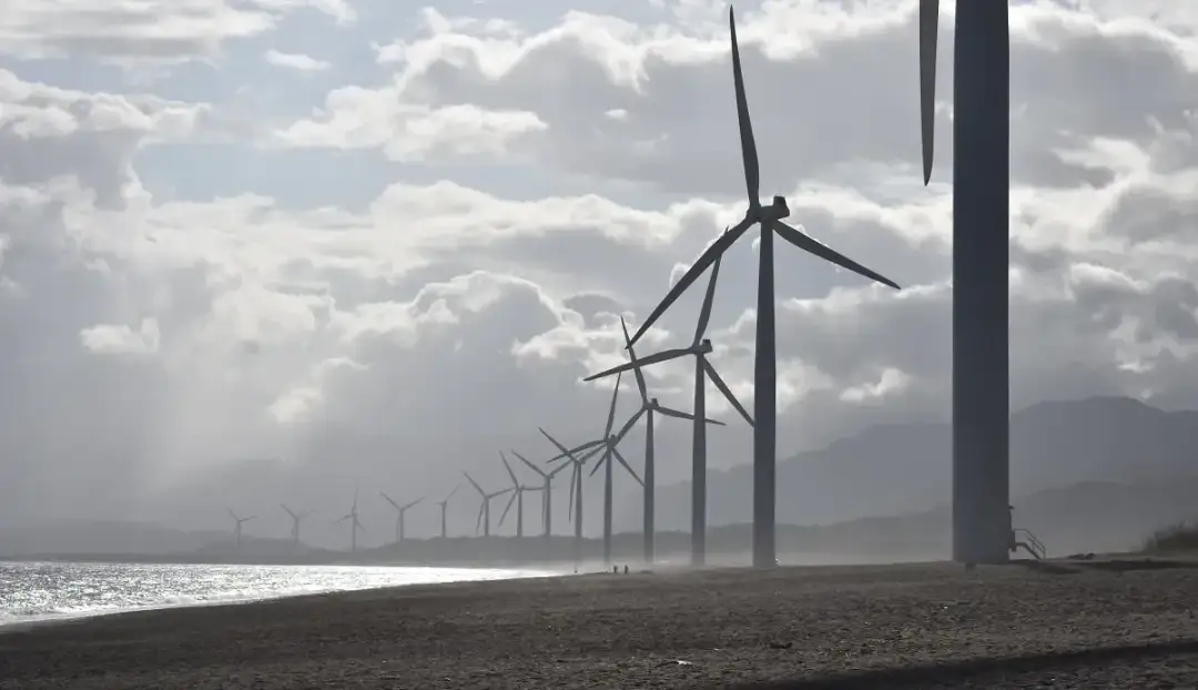 Ile energii produkuje turbina wiatrowa? Sprawdź jej wydajność i moc