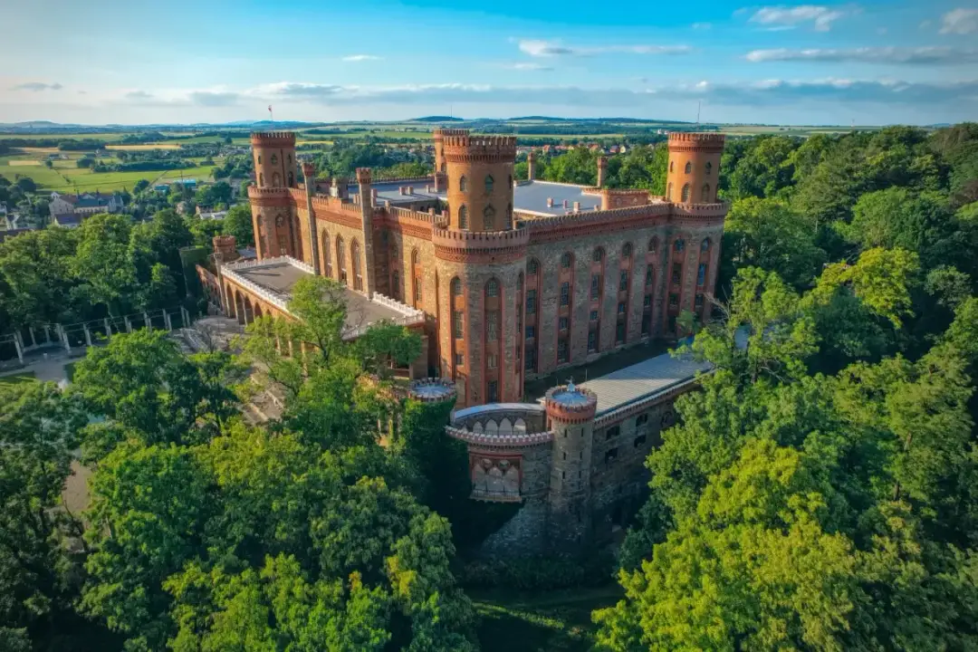 Pałac Marianny Orańskiej w Kamieńcu: historia, architektura i zwiedzanie