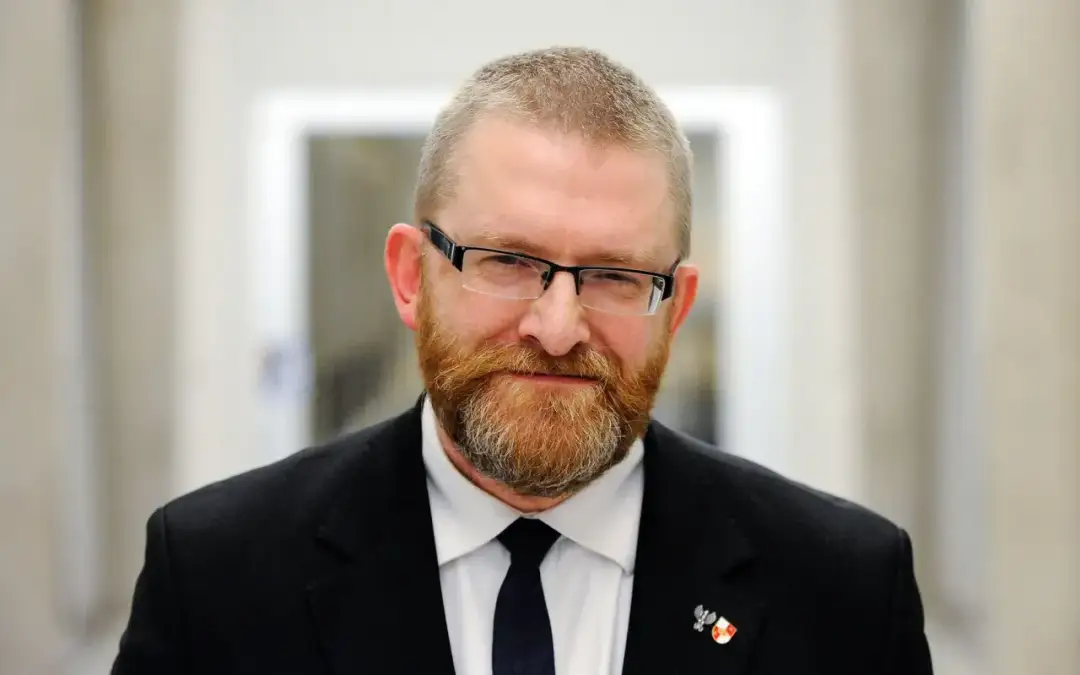 Kim jest Grzegorz Braun? Kontrowersje i wpływ na politykę Polski