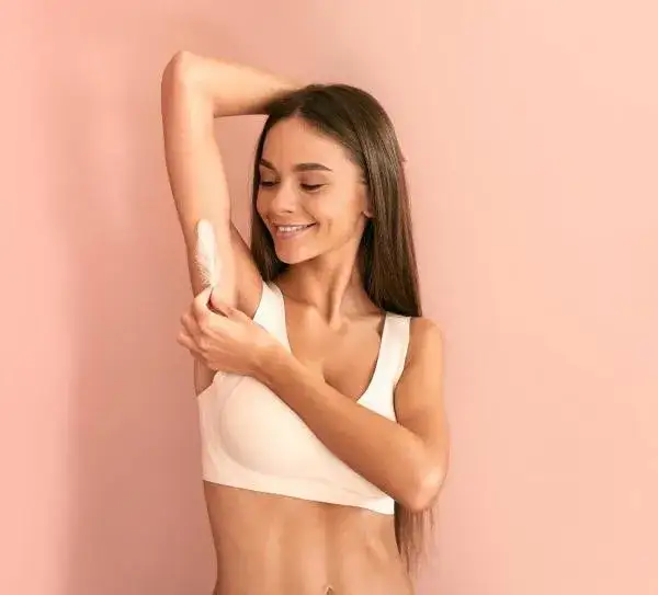 Jak użyć depilatora, aby uniknąć podrażnień i cieszyć się gładką skórą