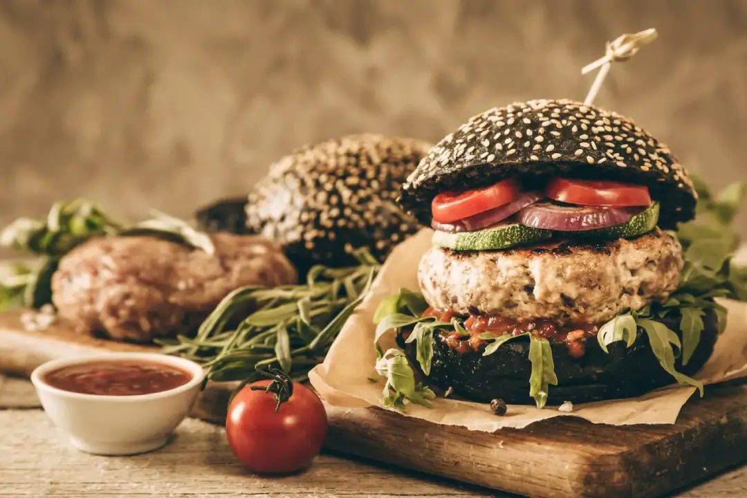Jak zrobić kotlet na hamburgera, aby był soczysty i smaczny