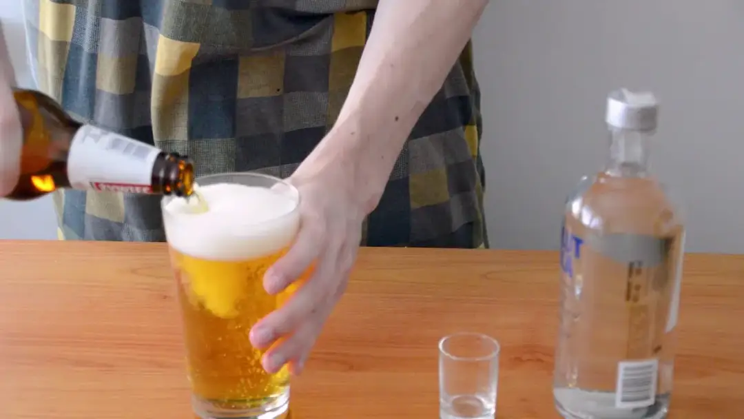 Piwo z wódką jak się nazywa? Odkryj smak koktajlu U-Boot