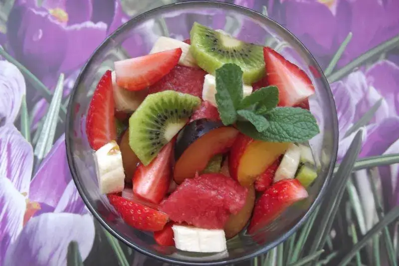 Jak zrobić pyszną sałatkę owocową – prosty przepis i porady dla każdego