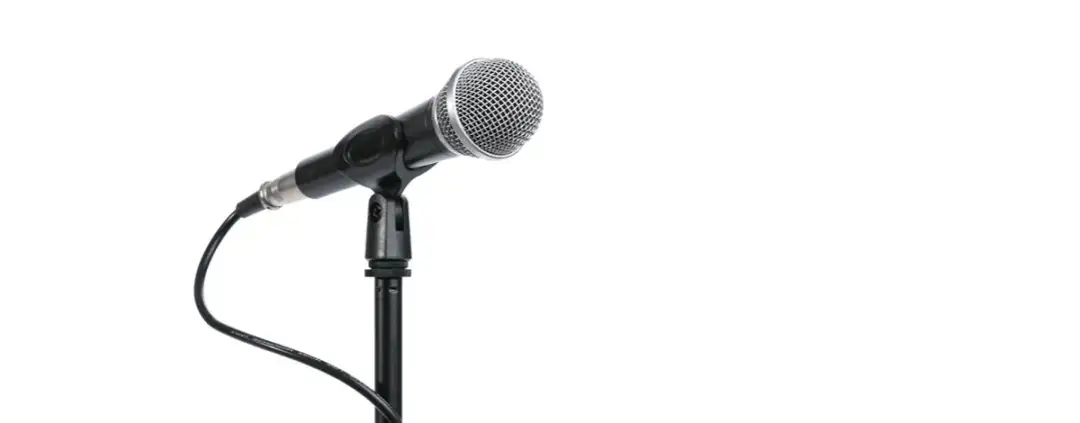 Idealny mikrofon dla DJ-a: Poradnik eksperta. Wybierz i nie sprzęgaj!