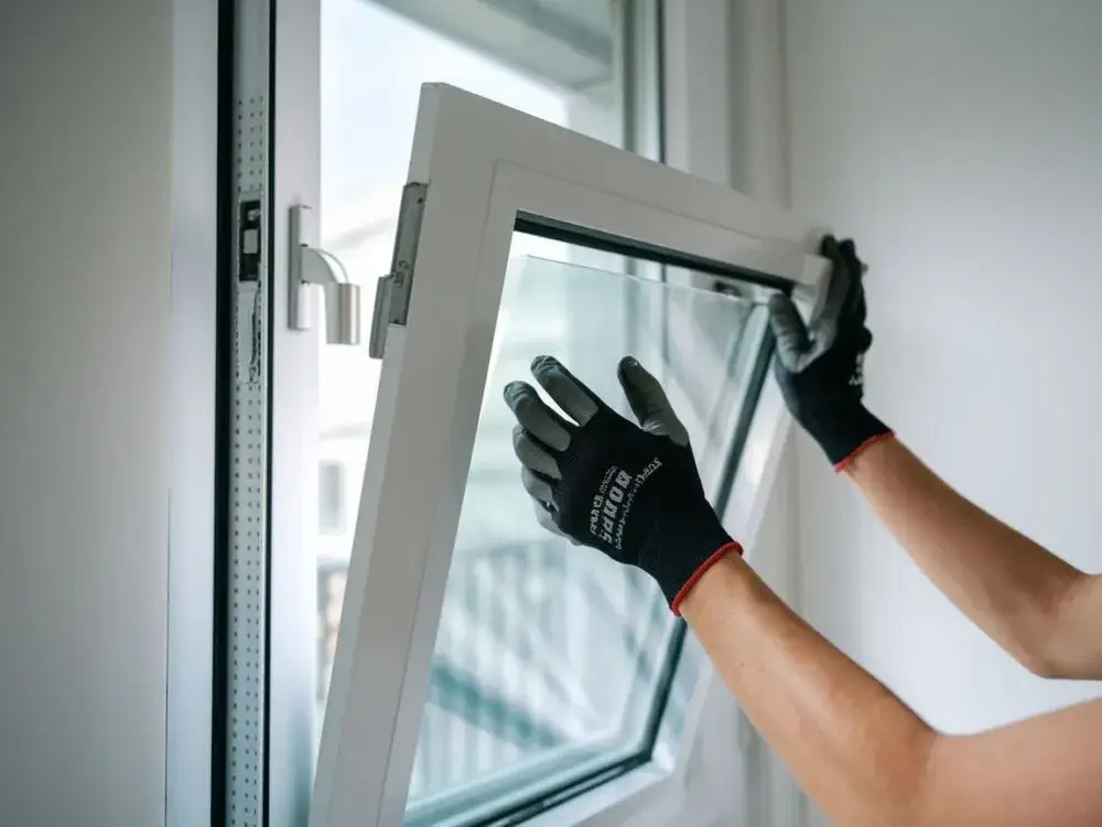 Jak zdjąć okno z zawiasów: Bezpieczny demontaż krok po kroku