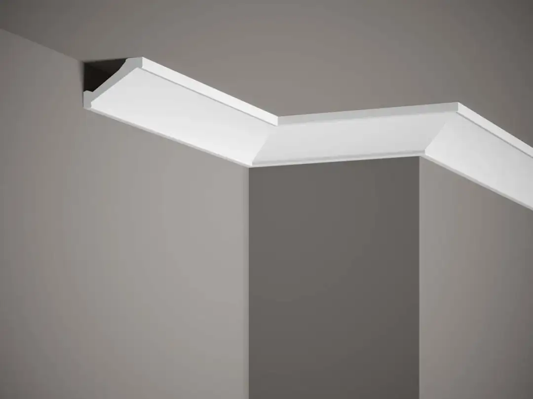 Perfekcyjne cięcie listew sufitowych: Narożniki jak u pro