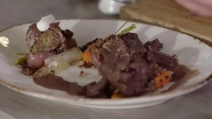 Jak perfekcyjnie rozbić wołowinę na zrazy? Profesjonalne triki kucharza