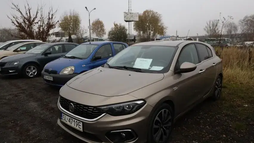 Gdzie jest giełda samochodowa w Warszawie? Sprawdź aktualny adres!