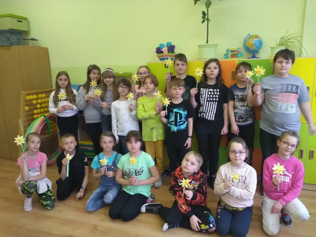 Jak zwęzić bluzkę? Proste szycie i triki bez igły Jacek Kaźmierczak