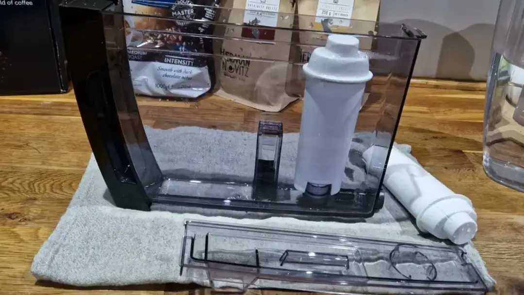 Co ile wymieniać filtr w ekspresie do kawy DeLonghi, aby uniknąć problemów?