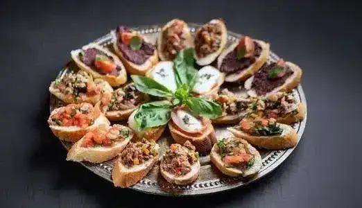 Co przygotować dla gości? Szybkie pomysły i efektowne dania!