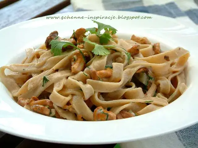 Dietetyczny makaron z kurkami: przepis na zdrowy i sycący obiad