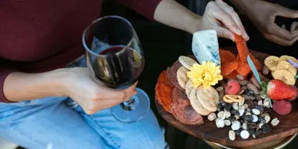 Jakie przekąski do grzanego wina? Odkryj zaskakujące połączenia