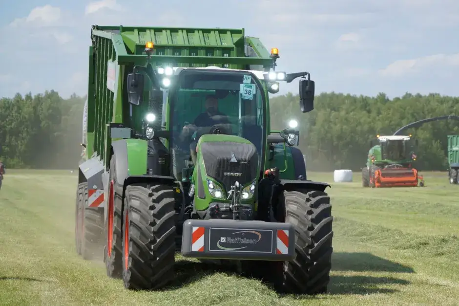 Niemiecki traktor: Jak wybrać model i efektywnie wykorzystać w pracy?