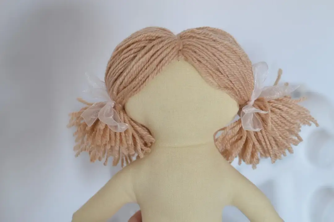 Jak uszyć lalkę przytulankę - proste kroki, które musisz znać