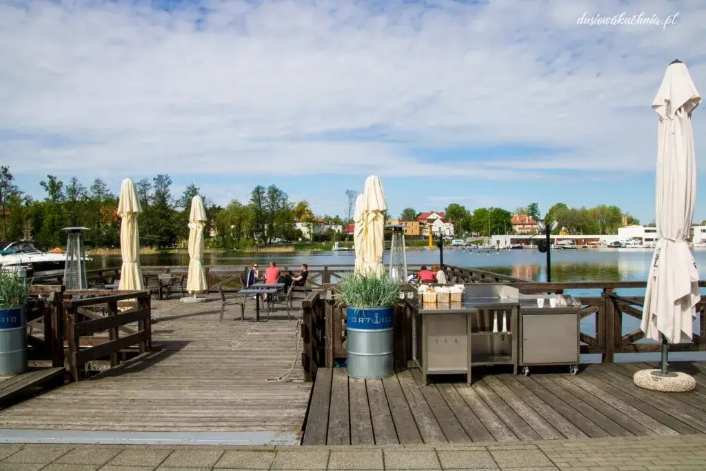 Gdzie zjeść w Iławie? Ryby, kuchnia polska i widoki na Jeziorak