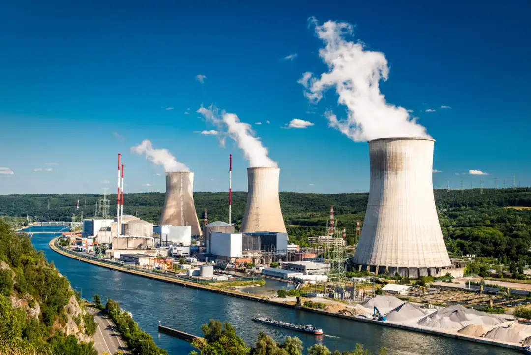 Jak wygląda elektrownia atomowa? Odkryj jej tajemnice i budowę