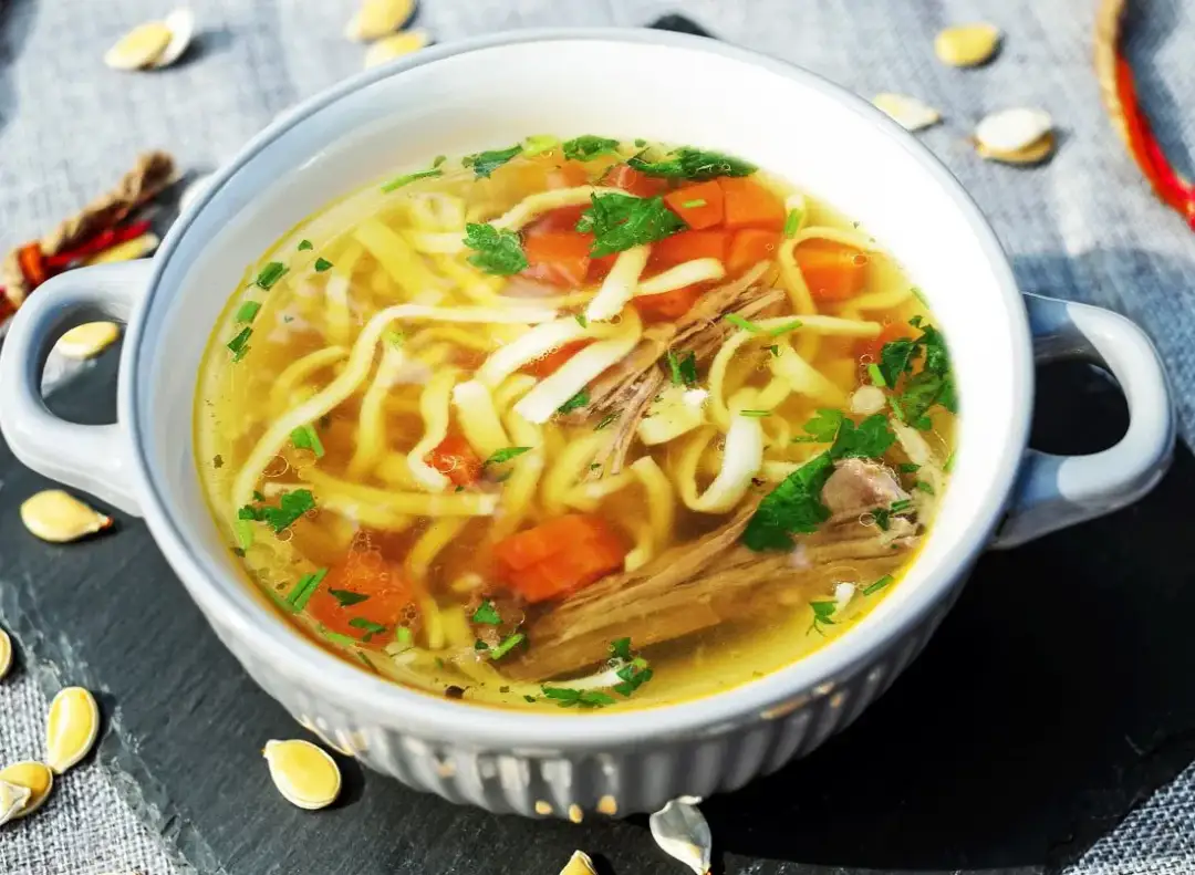 Na jakim mięsie gotować zupę, aby uzyskać wyjątkowy smak?