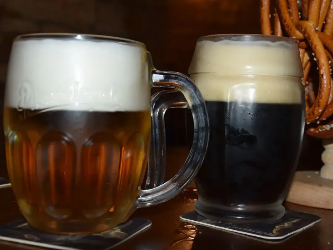 Co jest zdrowsze: piwo czy wódka? Poznaj ukryte zagrożenia zdrowotne