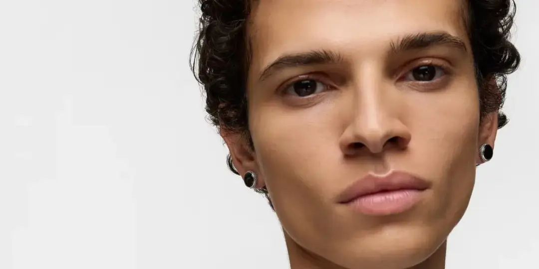 Kolczyk w prawym uchu u mężczyzny: Od kodu do stylu. Przewodnik