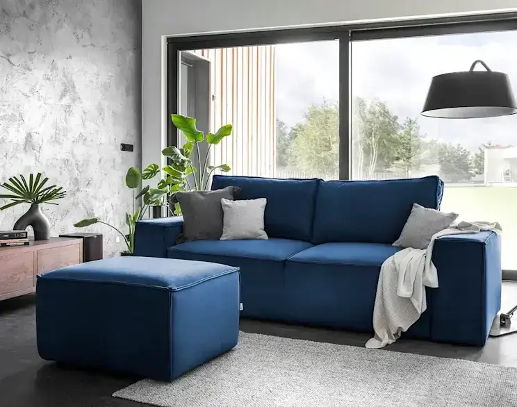 Jaki fotel do granatowej kanapy? Odkryj idealne połączenia kolorów