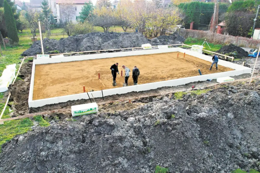 Jaki fundament pod dom? Kluczowe informacje dla budujących