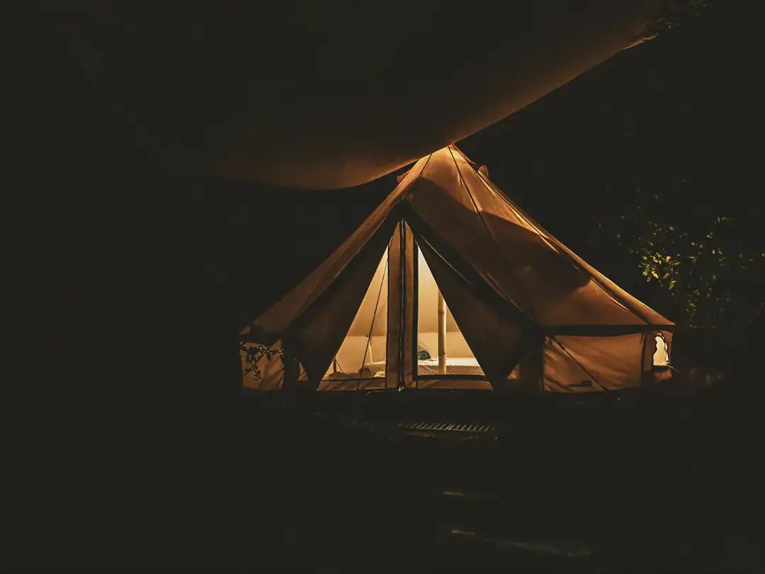 Namiot w Polsce - gdzie legalnie biwakować i spać pod gwiazdami?