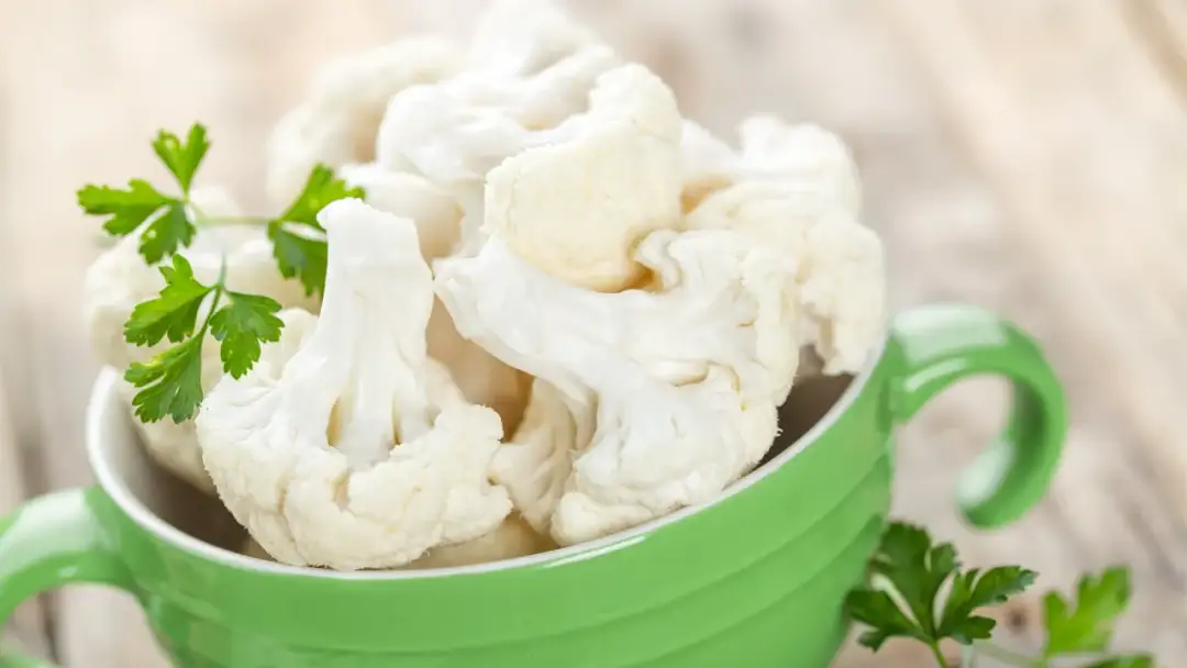 Ile kcal ma kalafior? Poznaj wartość kaloryczną tego warzywa