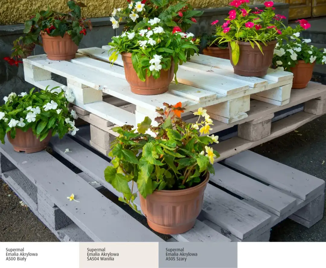 Najlepsze kwiaty do kwietnika z palet: 10 inspirujących pomysłów