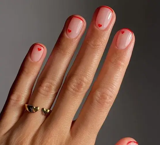 Kim Kardashian manicure francuski: najnowsze trendy i unikalne style