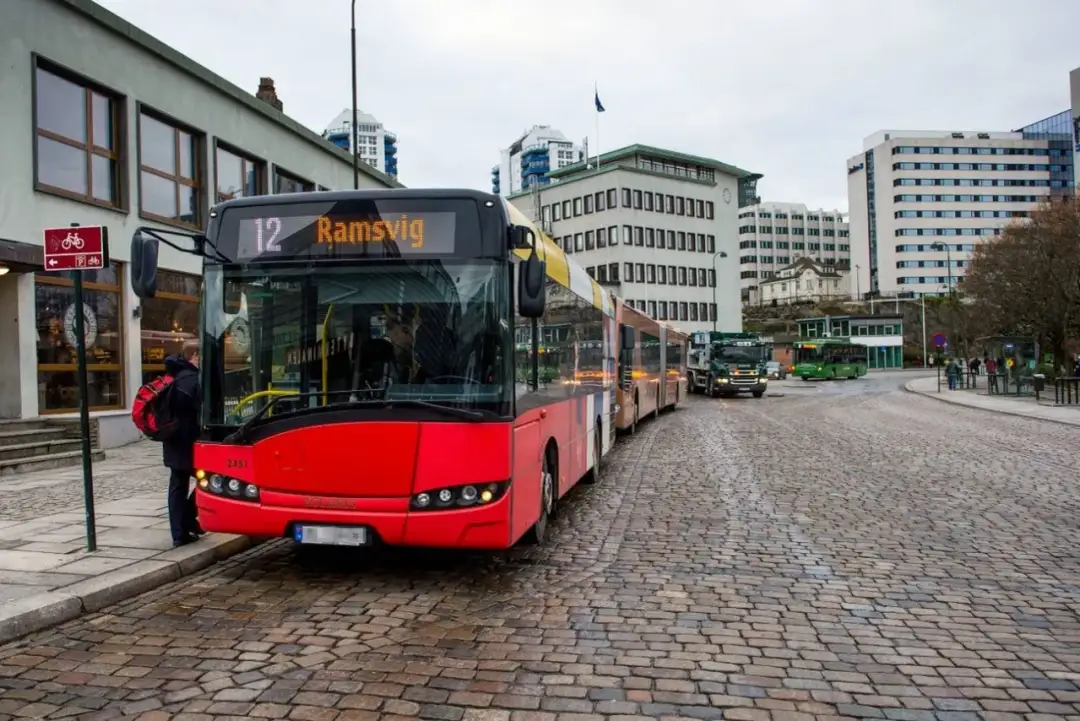 Ile zarabia kierowca autobusu w Norwegii? Zaskakujące stawki i warunki pracy