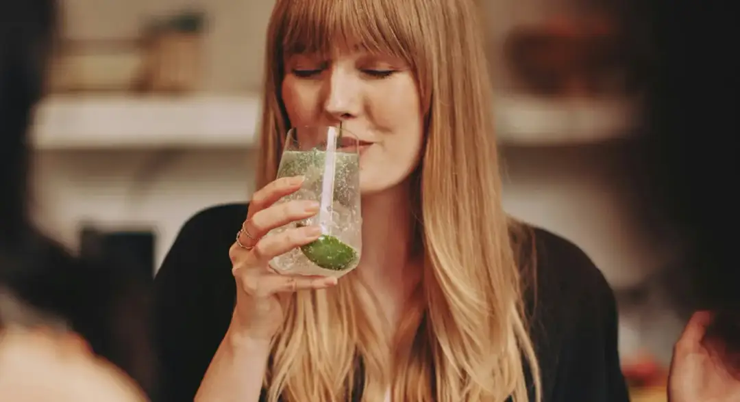 Najlepsze drinki z cukrem na szklance, które zachwycą Twoich gości