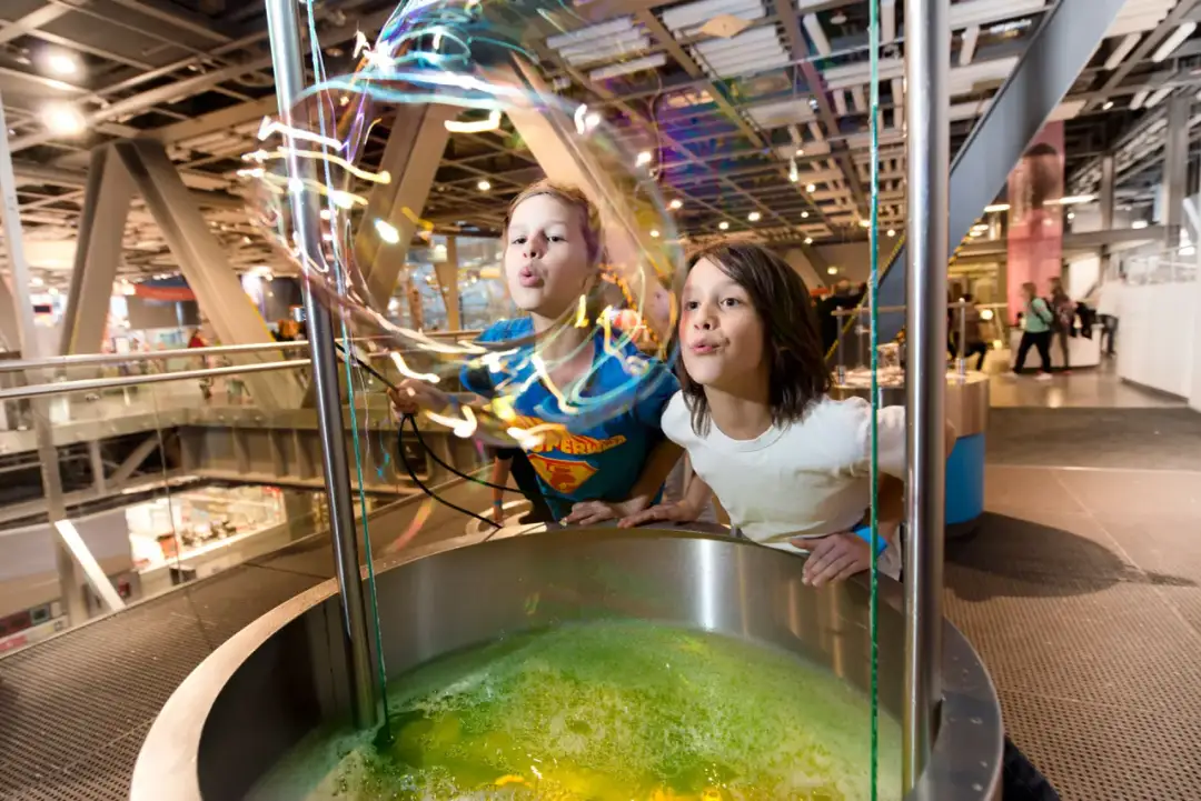 Gdzie pójść z dzieckiem w Warszawie? Odkryj najlepsze atrakcje