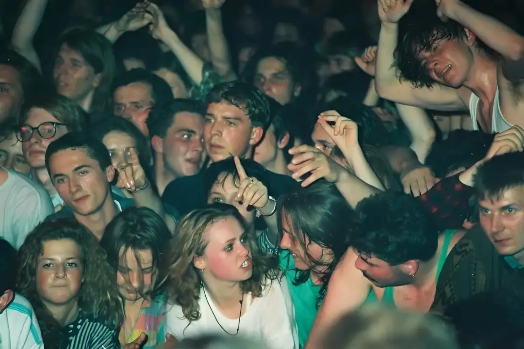 Lata 80. w Warszawie: Najlepsza impreza kluby, stroje, muzyka!