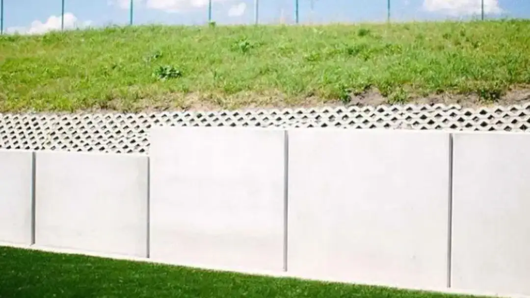 Mur oporowy: pozwolenie czy zgłoszenie? Sprawdź, co musisz wiedzieć.