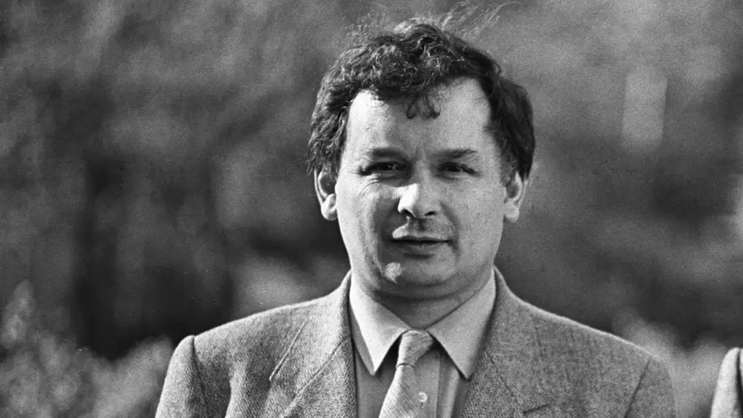 Czy Jarosław Kaczyński był internowany? Prawda o jego losach w PRL