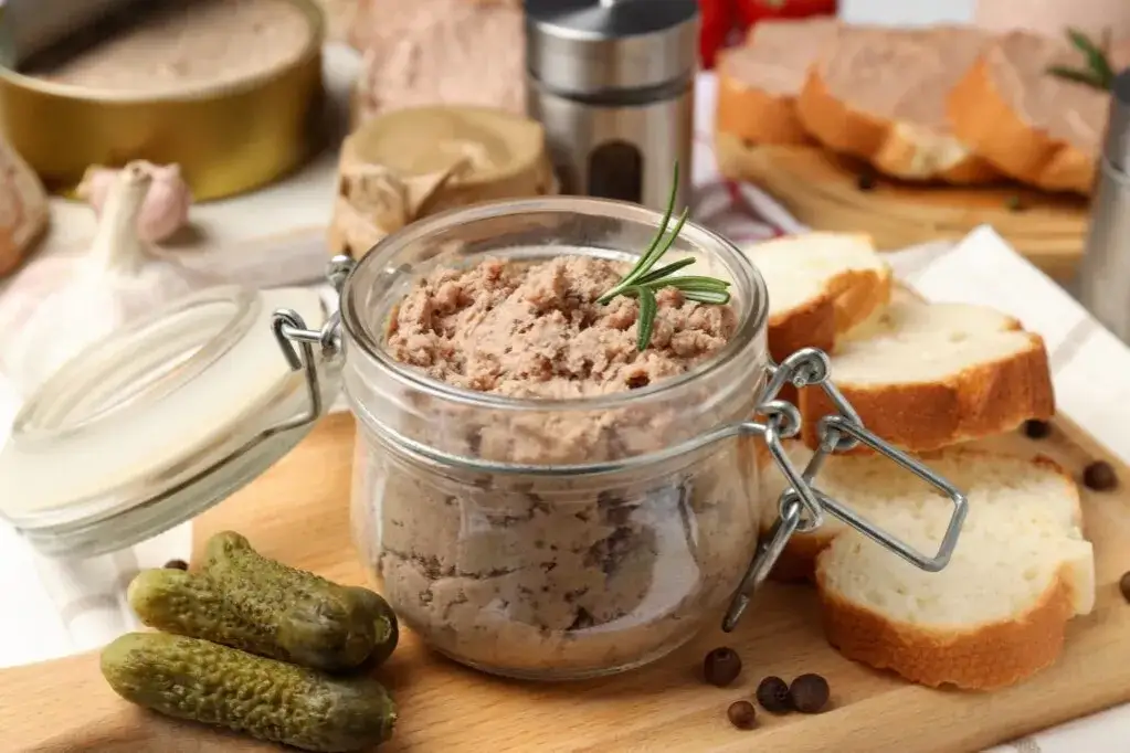 Ile piecze się pasztet? Sprawdź idealny czas pieczenia dla mięsa