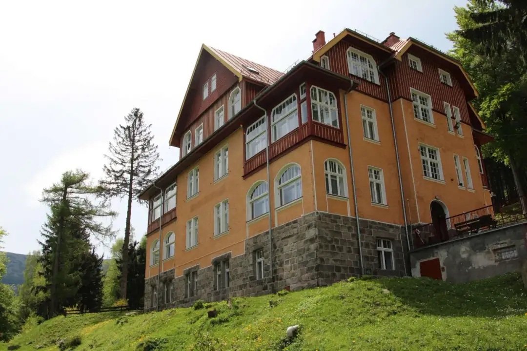 Złoty Dworek Karpacz - komfortowe noclegi blisko atrakcji turystycznych