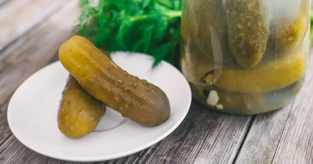 Dlaczego ogórki kiszone są gorzkie? 8 kroków do idealnych!