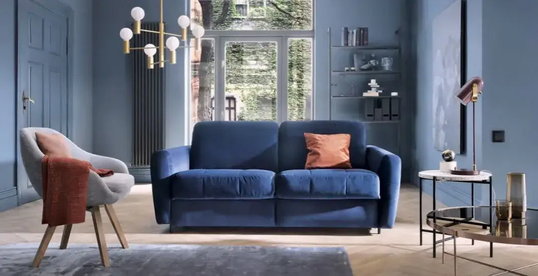 Jakie meble do granatowej kanapy? Odkryj idealne połączenia kolorów