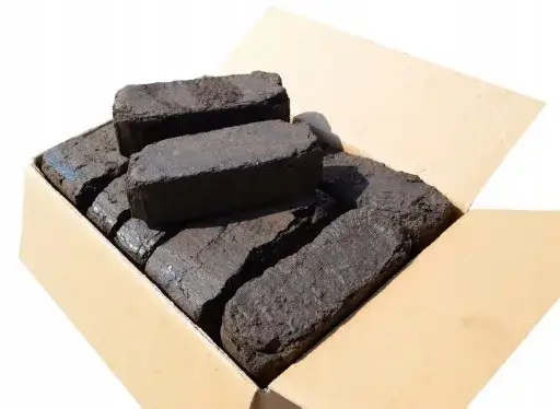 Czy brykiet torfowy jest dobry? Poznaj jego wady i zalety jako paliwa