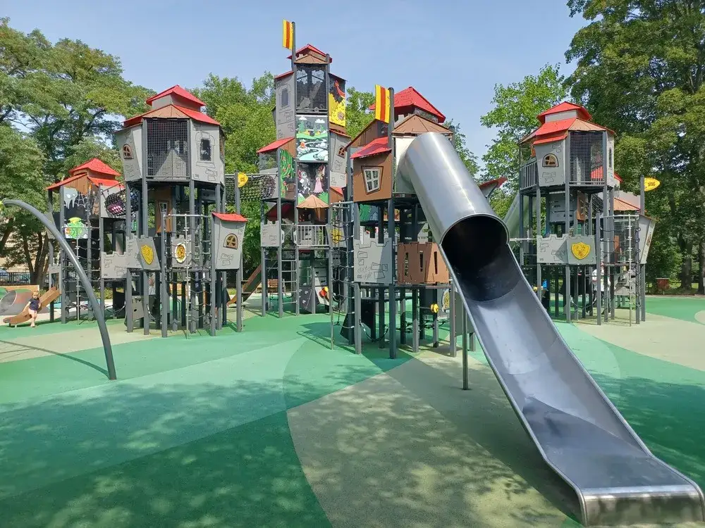 Jakie atrakcje kryje park w Pruszkowie? Miejsca na rodzinny relaks