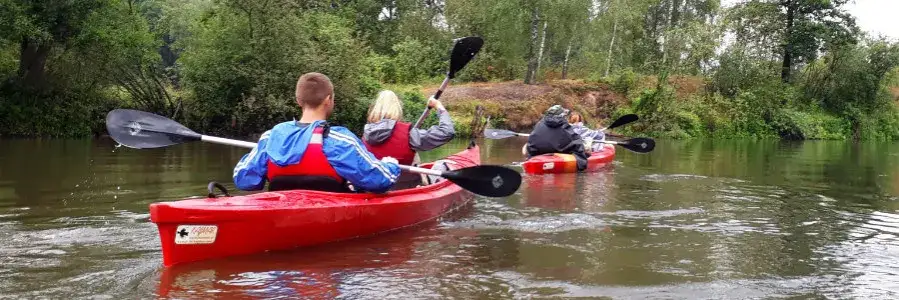 Spływ kajakowy Pilicą cena – ile kosztuje i jak zaoszczędzić na wyprawie