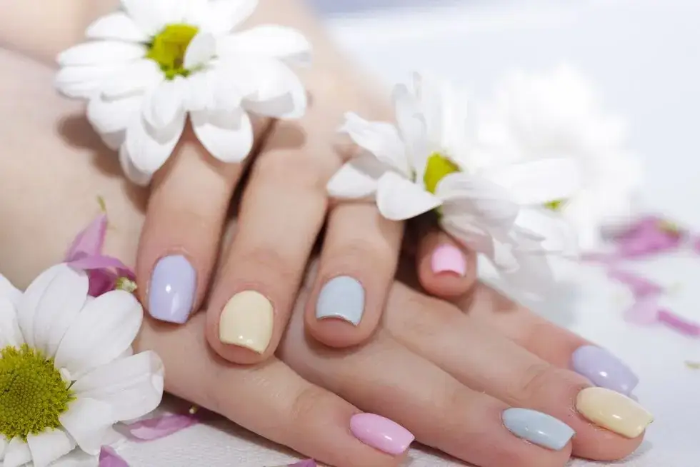 Żel czy hybryda? Ekspert radzi: Który manicure wybrać?