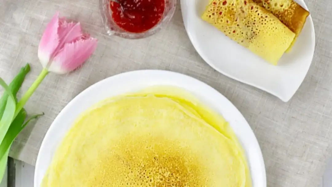 Naleśniki bezglutenowe bez jajek i mleka – prosty przepis na smakołyk