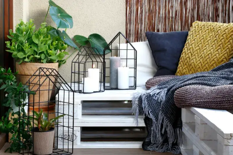 Jak urządzić balkon w bloku, aby stworzyć przytulną przestrzeń?