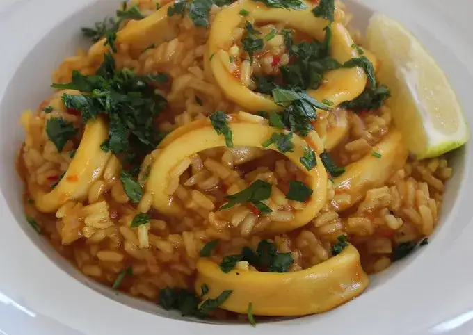 Deliciosa receta de arroz con calamares que no puedes dejar de probar