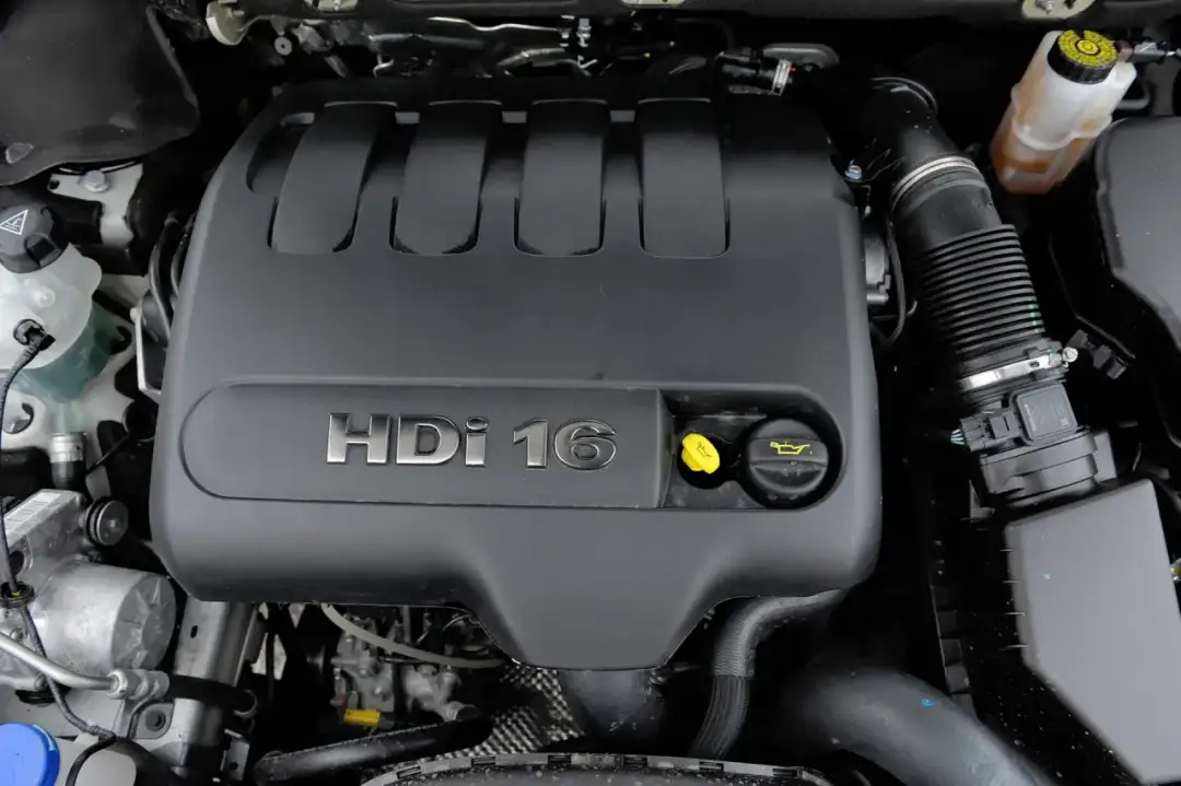 Peugeot Expert: jaki silnik wybrać, aby uniknąć wysokich kosztów?